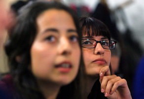 Confech decide quedarse en conversaciones con el Mineduc en estrecha votación