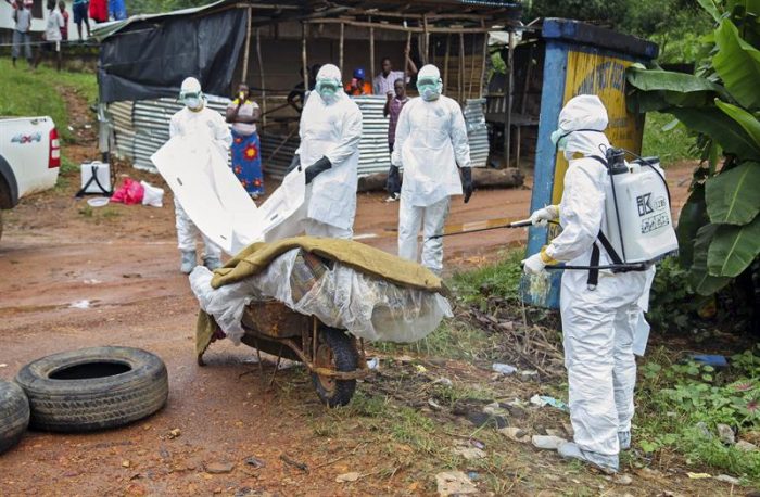 Muere de ébola otro médico que combatía el virus en Sierra Leona