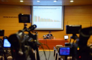 Secretaria general del PS: «Se nota que Arturo Fontaine ya no dirige el CEP»