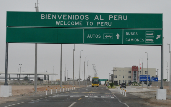Heraldo Muñoz confía en que autoridades peruanas impedirán marcha en frontera terrestre