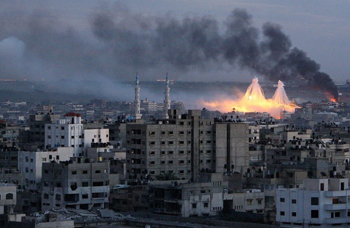 Presentan libro con diario de vida de testigo de bombardeos israelíes del 2008 en Gaza
