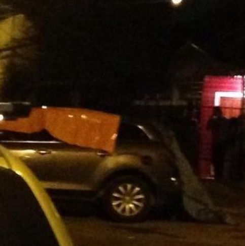 Desconocidos acribillan vehículo en Recoleta y matan a tres hinchas de la «U»