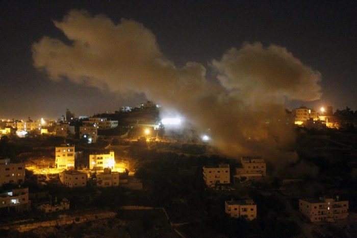 Israel ataca puntos en Gaza en respuesta a lanzamiento de tres misiles