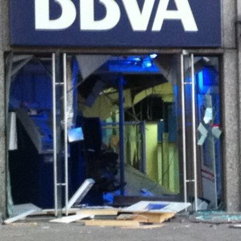 Con explosivos roban cajeros automáticos en el centro de Santiago