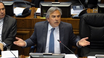 Moreira (UDI) contra reforma tributaria: ‘Daña definitivamente el futuro de la nación’