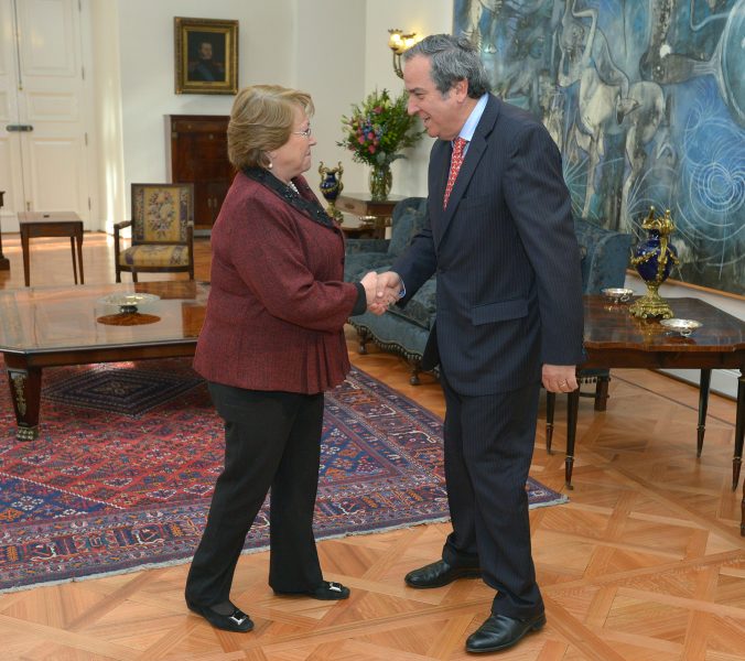 Bachelet ordena a los empresarios y Santa Cruz dice que con el ministro Arenas «tenemos una relación fluida»