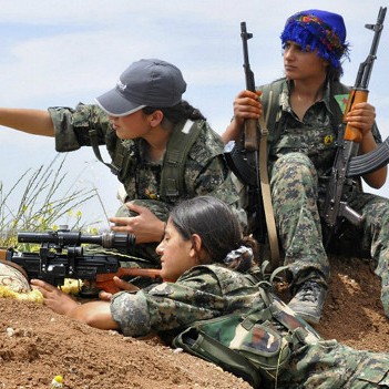 La fuerza de élite de mujeres kurdas que enfrentan a Estado Islámico
