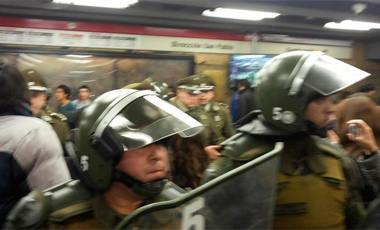 Video: usuarios realizan evasión masiva del pago del pasaje en la Estación de Metro Los Héroes