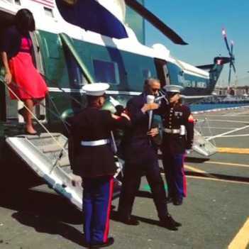 Revuelo por una imagen de Obama, su saludo militar y un café