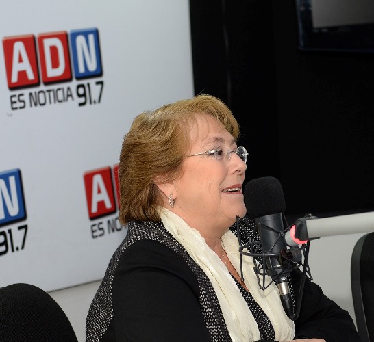 Bachelet toma distancia de los movimientos sociales y descarta una Asamblea Constituyente