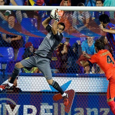 Claudio Bravo tuvo tranquila jornada en goleada de Barcelona 5-0 sobre Levante