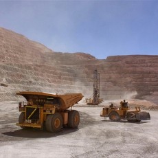 Trabajadores de mina Escondida inician huelga de 24 horas