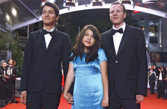 Amat Escalante, a la derecha, junto a actores de la película Heli en Cannes