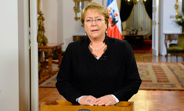 Bachelet destaca aprobación de reforma tributaria y asegura que Chile queda «en un mejor pie para enfrentar la desaceleración»
