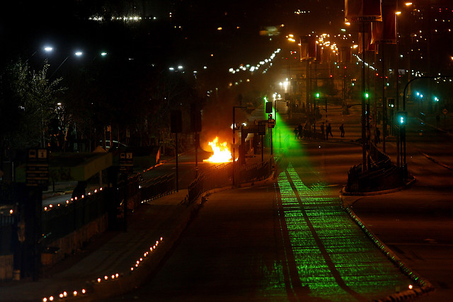 «Actos vandálicos» provocan corte de luz de más de 16 mil hogares en Santiago