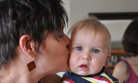 Parejas de lesbianas podrán adoptar en Francia hijos de procreación asistida