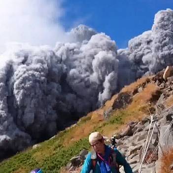 Ascienden a 36 los muertos por erupción de volcán japonés Ontake