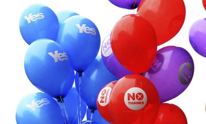 El «no» amplía su ventaja en los sondeos a un día del referéndum sobre la independencia de Escocia