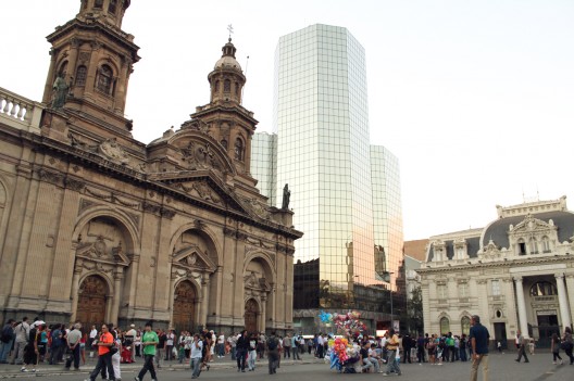 Municipio de Santiago busca prohibir ingreso de mendigos a la Plaza de Armas
