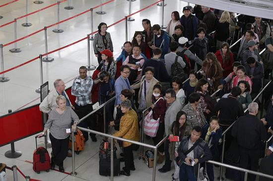 El miedo al ébola crece en EE.UU. pese a medidas de seguridad en aeropuertos