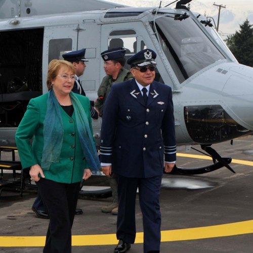 Bachelet nombra nuevo jefe de la Fuerza Aérea