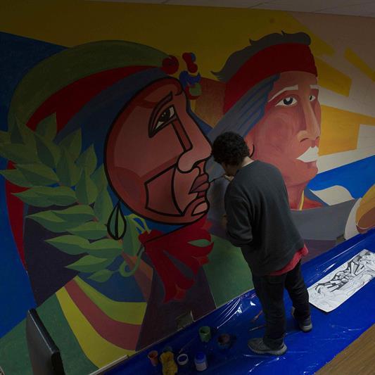 Brigada «Ramona Parra» colabora en mural para respaldar demanda marítima de Bolivia