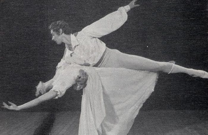 Con danza en homenaje a Patricio Bunster e importantes politólogos