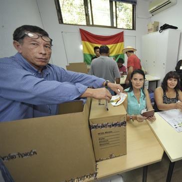 Los bolivianos comienzan a votar para elegir presidente y renovar Congreso