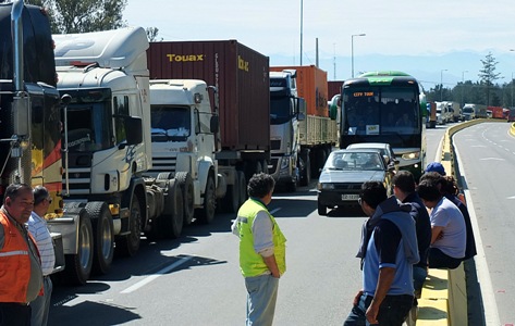 Diputados UDI critican al Gobierno por querer aplicar Ley de Seguridad del Estado a camioneros
