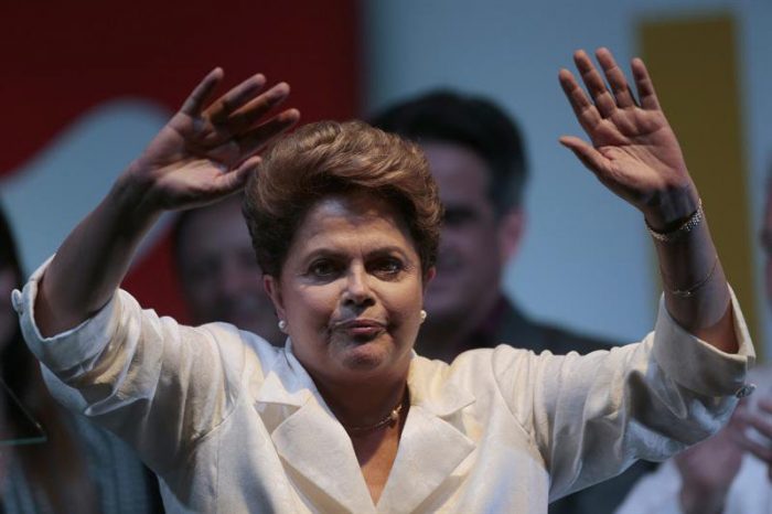 Rousseff es reelegida en comicios más reñidos en la historia de Brasil