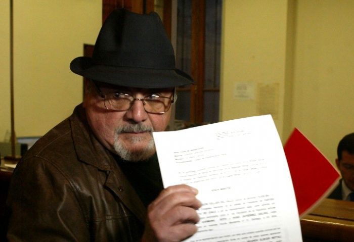 Cancillería mantiene en vilo situación de embajador PC en Uruguay y lo llama a informar a Santiago