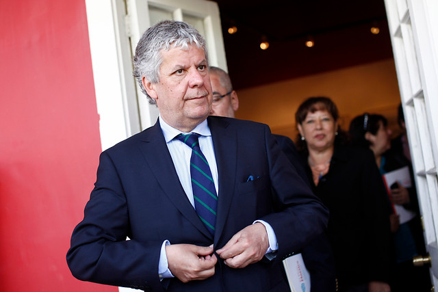 Eyzaguirre respondió ante la amenaza de los sostenedores de colegios subvencionados: “El gobierno cree en un sistema de provisión mixta”