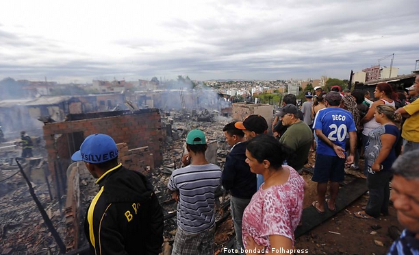 Un muerto en un incendio que destruyó 50 viviendas en una favela de Sao Paulo