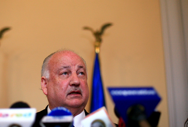 Teillier (PC) dice que petición de la UDI de investigar campañas «busca amedrentar a diputados»