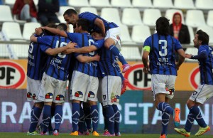 Huachipato venció 3-0 a U. Católica y volvió a tierra al cuadro de Falcioni