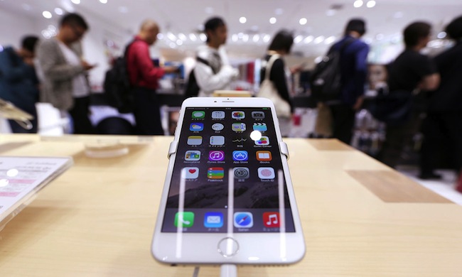 Apple proyecta otro récord de ventas para navidad luego que el iPhone 6 disparara beneficios el último trimestre