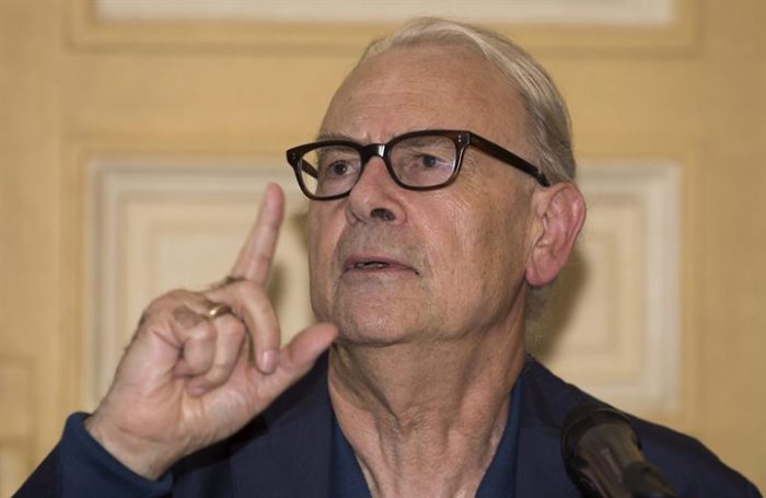 Patrick Modiano: «Cuando escribes, te escondes detrás del libro»