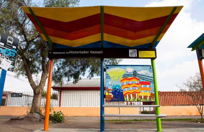 Paraderos pintados, la iniciativa urbana que le cambia la cara a la ciudad y al Transantiago