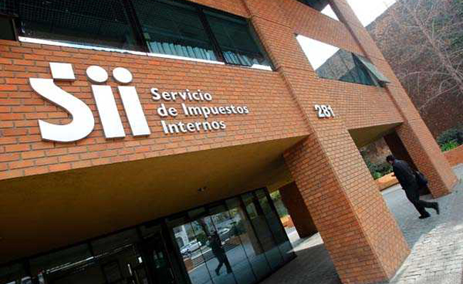 Los 10 mayores grupos económicos y la mitad del IPSA entre las 242 empresas que financian la política