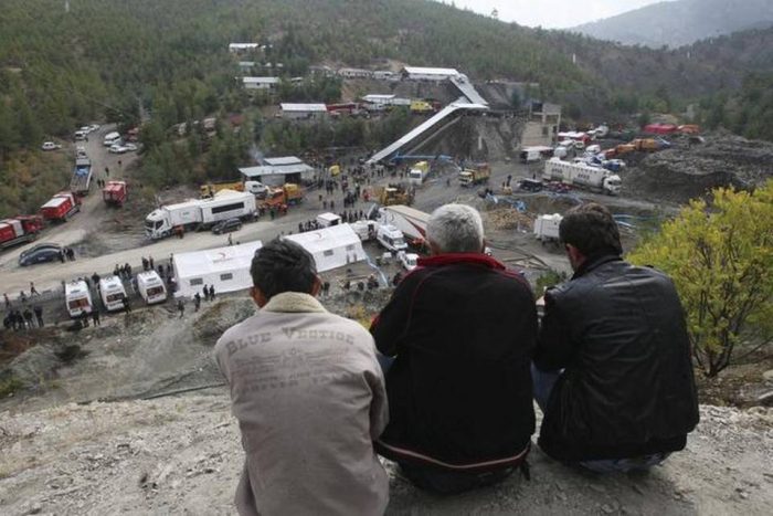 Falta de equipamiento demora los trabajos de rescate de los mineros turcos atrapados