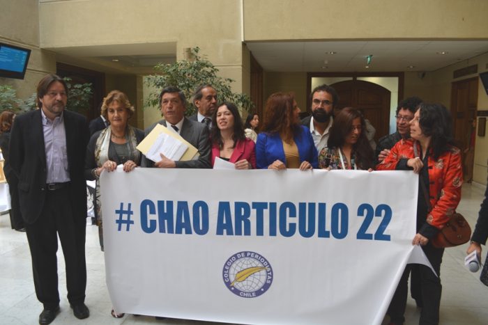 Colegio de Periodistas y diputados dicen: «Chao artículo 22»