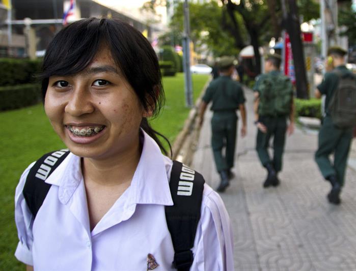 Adolescente desafía el modelo «de obediencia» de la educación tailandesa