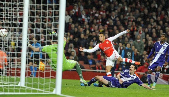 Alexis Sánchez anotó en increíble empate del Arsenal ante Anderlecht por la Champions