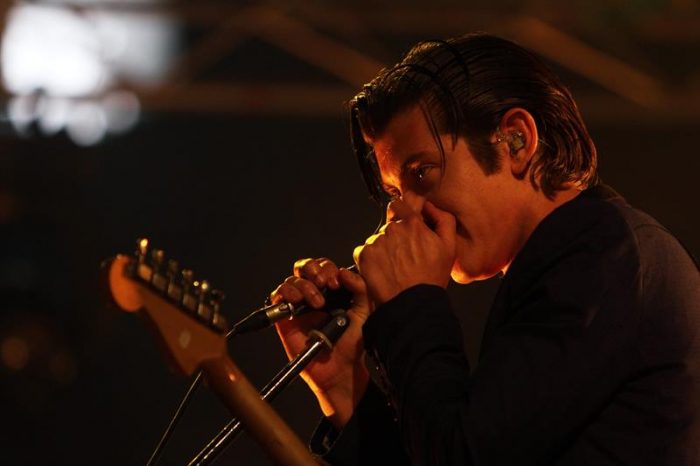 The Hives y Arctic Monkeys desataron la tormenta en Santiago