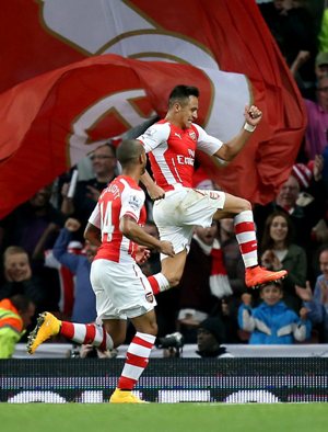 Arsenal supera al colista con doblete de Alexis (3-0)