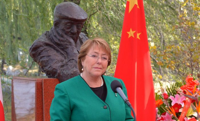 Bachelet rinde homenaje a Neruda en Pekín: «Él estaría hoy orgulloso de China»