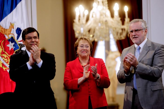 Bachelet promulga ley que amplía el Mepco a gasolinas de todos los octanajes