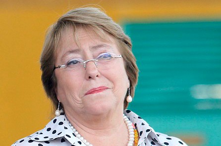Bachelet da señal de autoridad en medio de crisis del Metro y cita de urgencia al ministro de Transportes y al presidente de la empresa