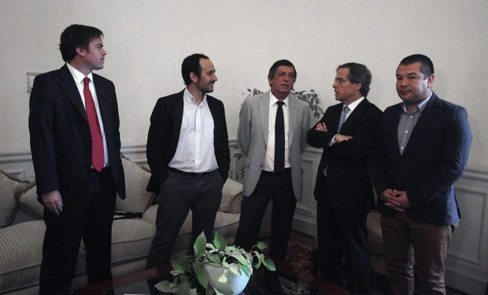 Bancadas DC y PC acuerdan «respetuo mutuo» y dan por superado impasse tras votación de la Reforma Educacional