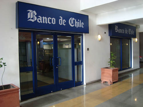 Sucursal del Banco de Chile le impidió cobrar un cheque a joven con Síndrome de Down